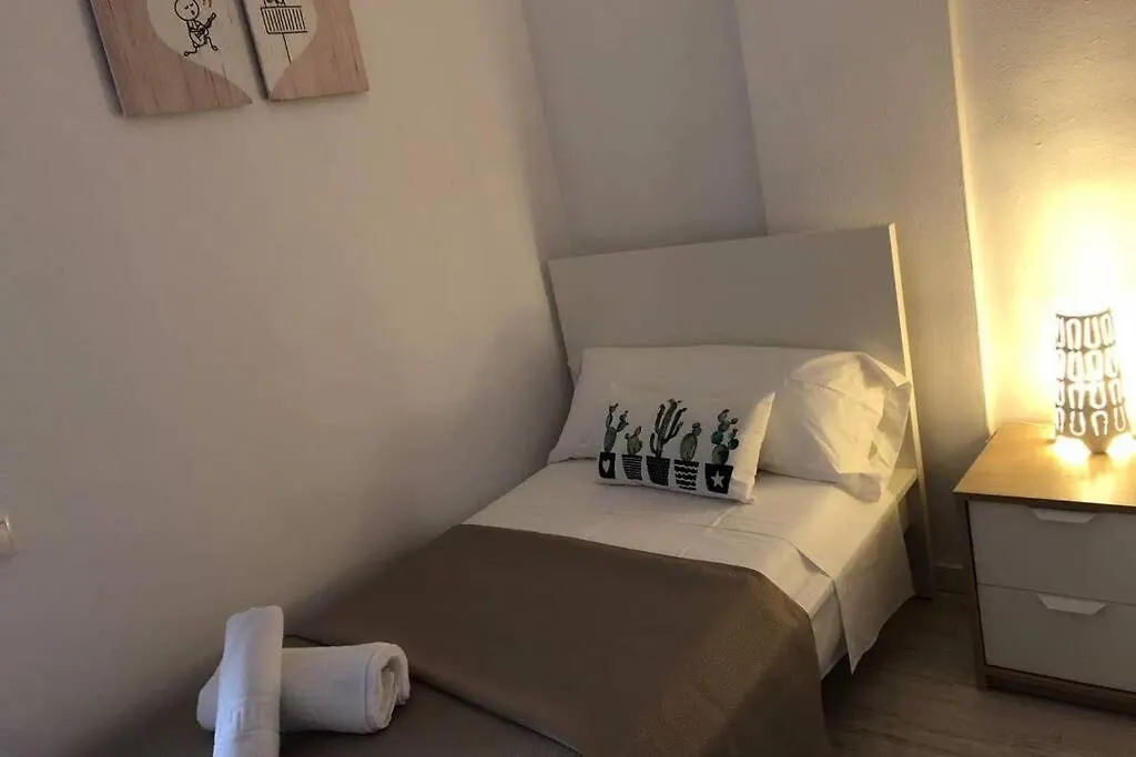 City Center Big Apartment-Family & Friends-5 Beds Malaga Apartment